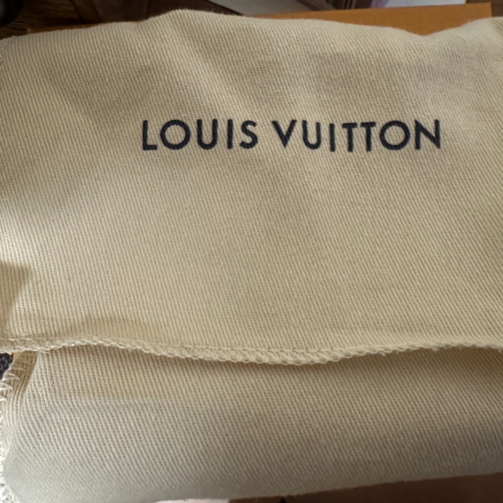 Louis Vuitton Zippy Coin Purse - Picture 9 of 11